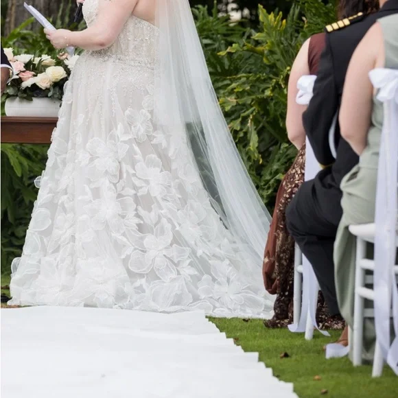 Elegant Strapless Floral Wedding Gown - Picture 4 of 5
